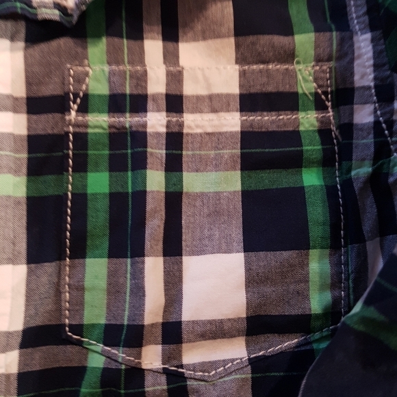 Gymboree boys size 3T button up plaid shirt - Picture 4 of 4